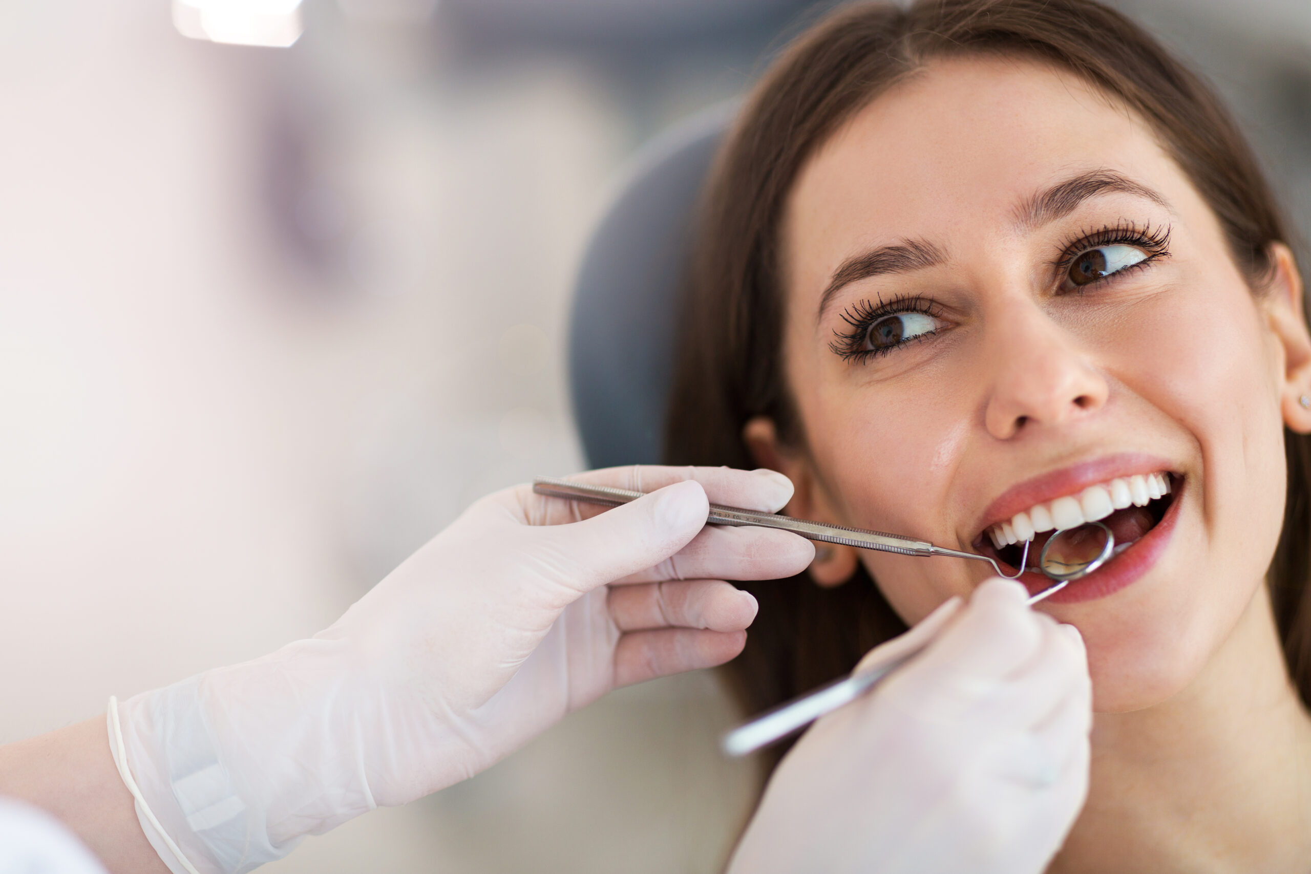 Лечение полости рта и зубов. Красивые зубы. Сайт стоматологии. Красивая улыбка у стоматолога. Красивые зубы стоматология.